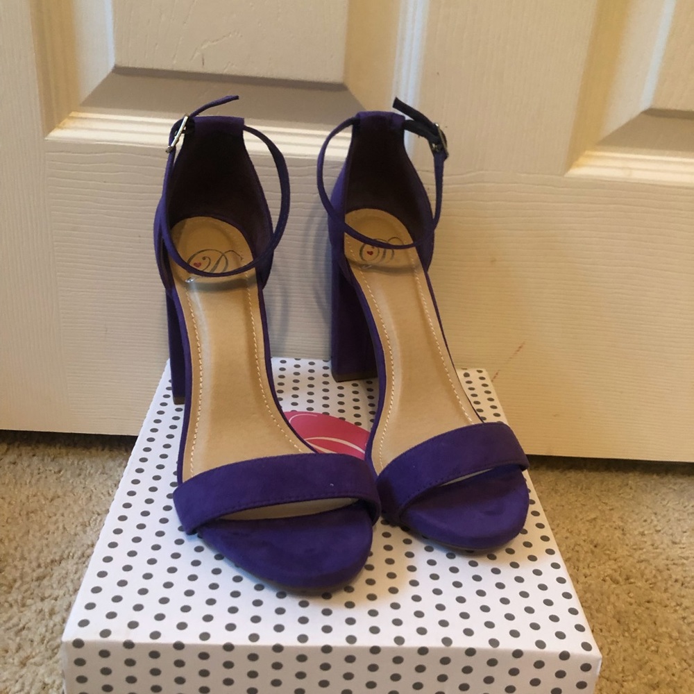 👠 - Picture 4 of 5